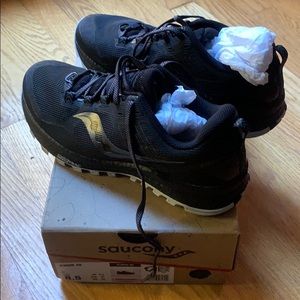 NWT Saucony Xodus 10 trail running shoe size 8.5M